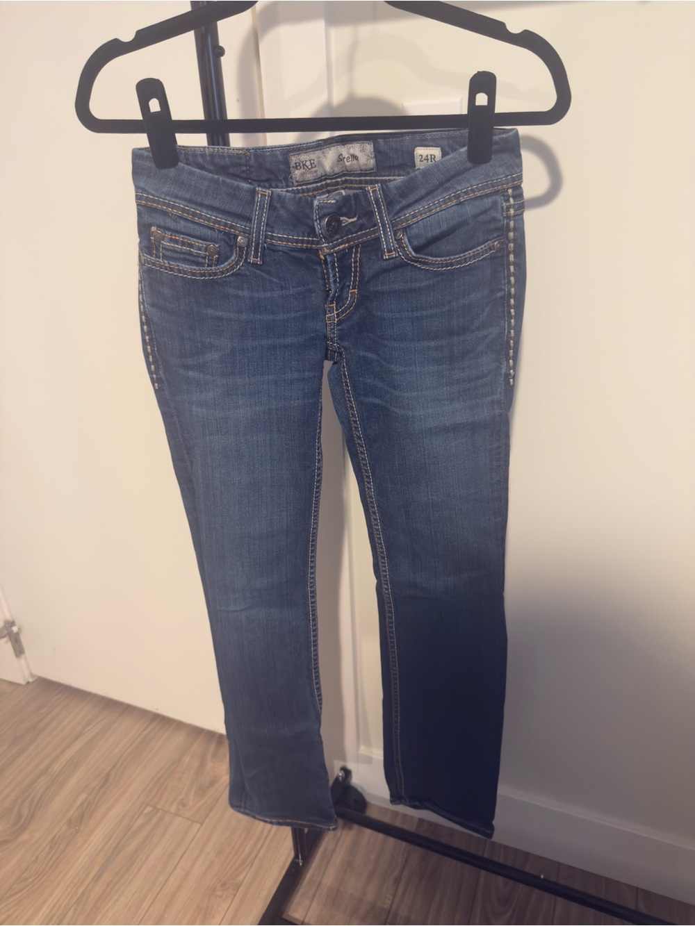 BKE Stella Women’s Straight Leg Jeans in Medium Blue